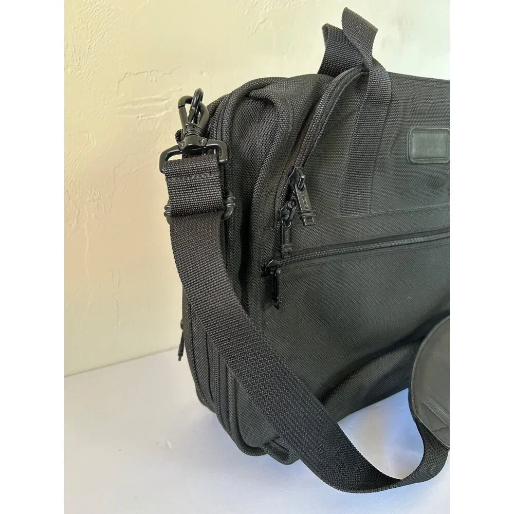 Tumi Alpha 2 Expandable Laptop Briefcase Black Nylon With Shoulder Strap